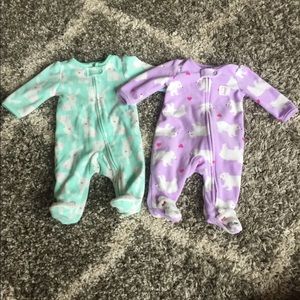 ✨Bundle of Carter’s zip up cozy sleepers✨
